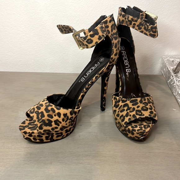 Cheetah Print Platform Heels - Picture 1 of 4